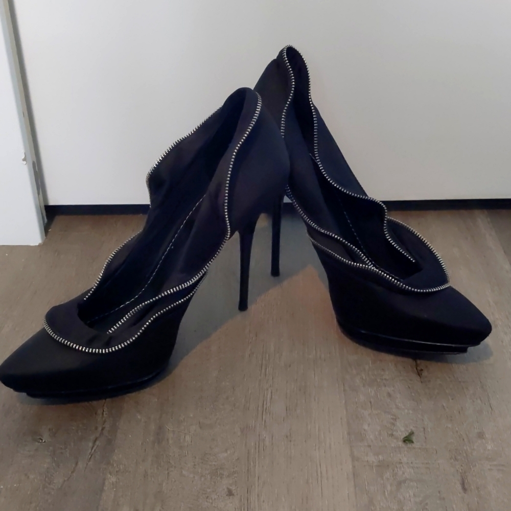 Report Signature Black Heels Size 8